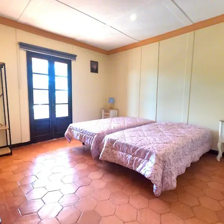 Caparica, V4 House With Garden In Lazarim, Caparica