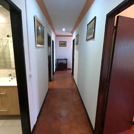 Caparica, V4 House With Garden In Lazarim, Caparica Вилла