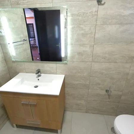 Caparica, V4 House With Garden In Lazarim, Caparica *