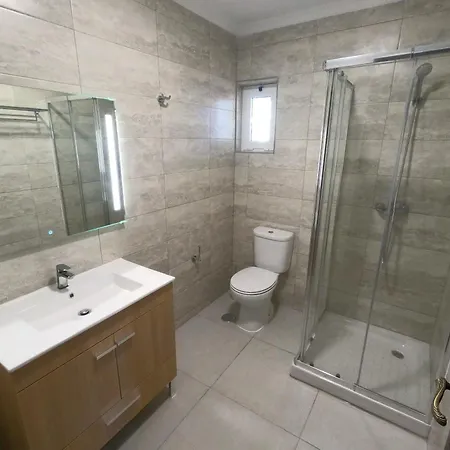 Caparica, V4 House With Garden In Lazarim, Caparica Almada