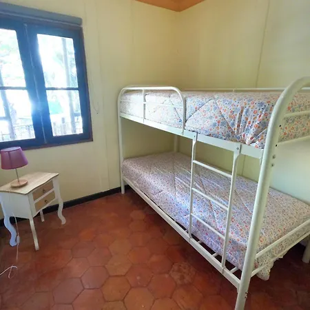 Caparica, V4 House With Garden In Lazarim, Caparica Villa *