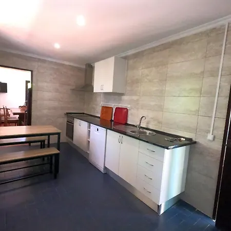 Caparica, V4 House With Garden In Lazarim, Caparica Вилла