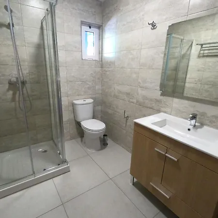 Caparica, V4 House With Garden In Lazarim, Caparica Villa Almada