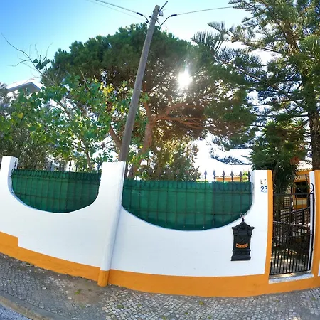 Caparica, V4 House With Garden In Lazarim, Caparica Вилла
