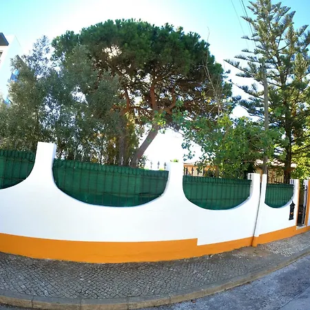 Caparica, V4 House With Garden In Lazarim, Caparica Вилла Алмада