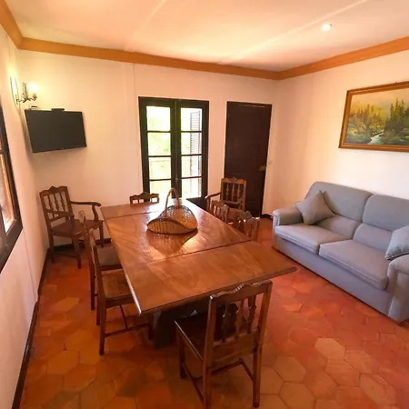 Вилла Caparica, V4 House With Garden In Lazarim, Caparica Алмада