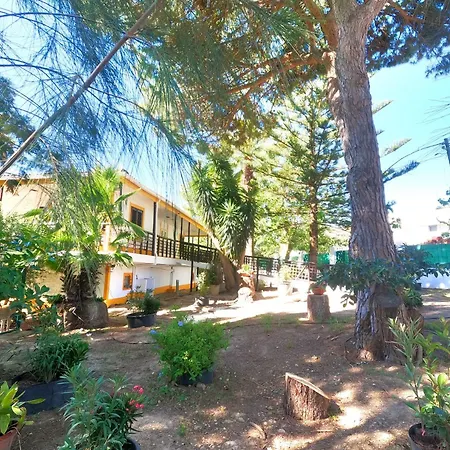 Caparica, V4 House With Garden In Lazarim, Caparica *