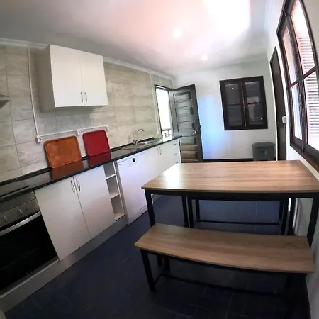 Caparica, V4 House With Garden In Lazarim, Caparica * Almada