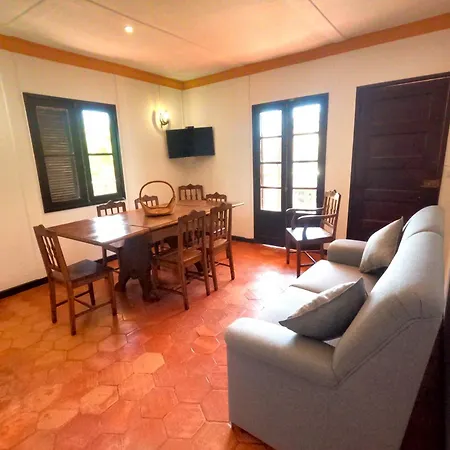 Caparica, V4 House With Garden In Lazarim, Caparica 别墅 *