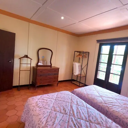 Caparica, V4 House With Garden In Lazarim, Caparica 别墅 阿尔马达