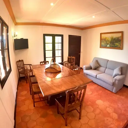 别墅 Caparica, V4 House With Garden In Lazarim, Caparica 阿尔马达