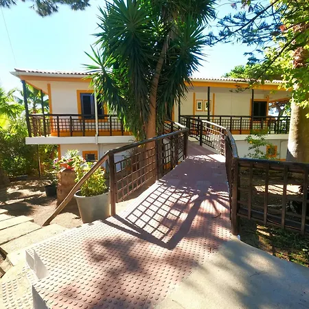 Caparica, V4 House With Garden In Lazarim, Caparica Вилла